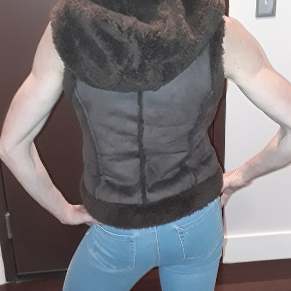 Vest - Picture 3 of 4